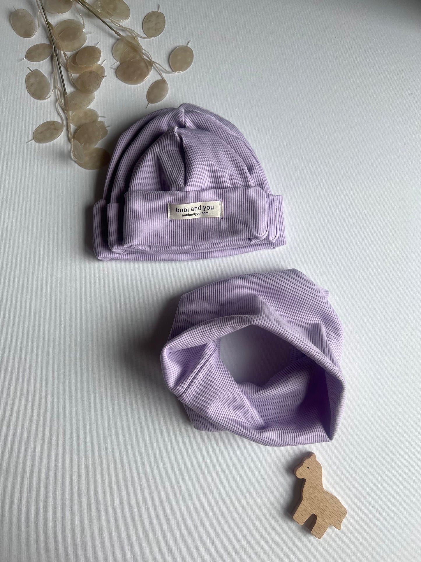 BEANIE MIT SCHAL- lila