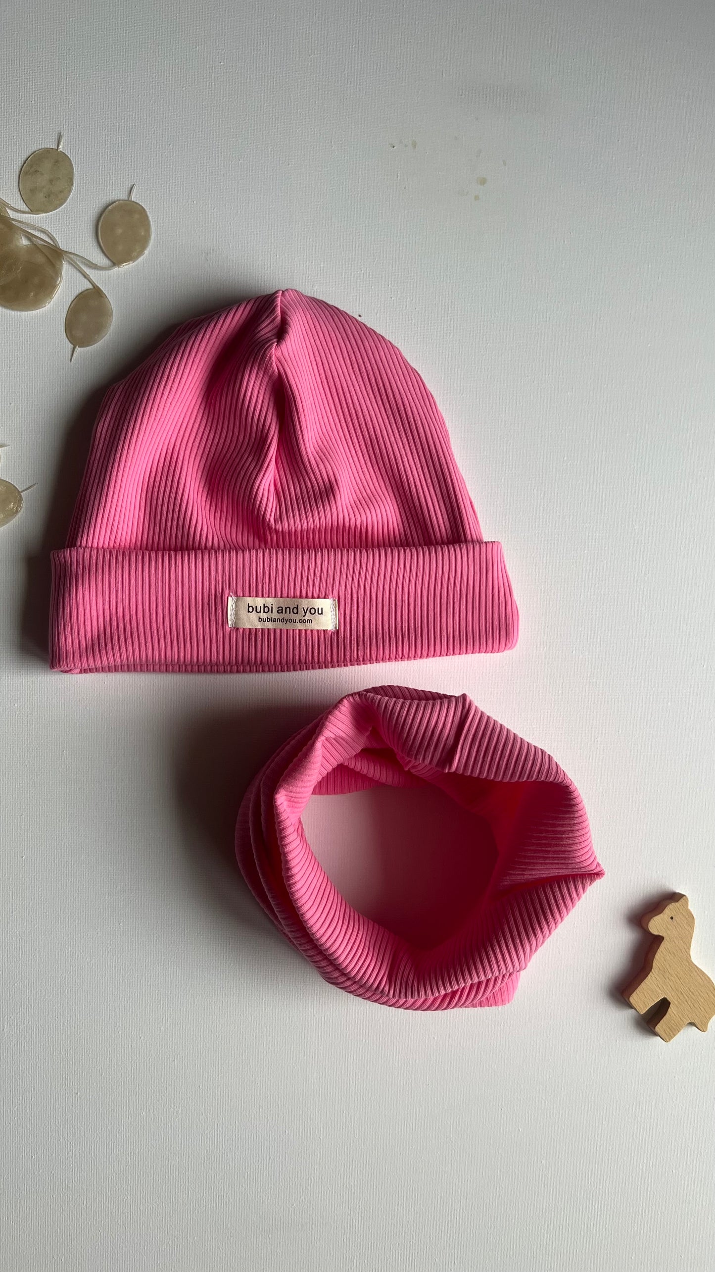 BEANIE MIT SCHAL- pink