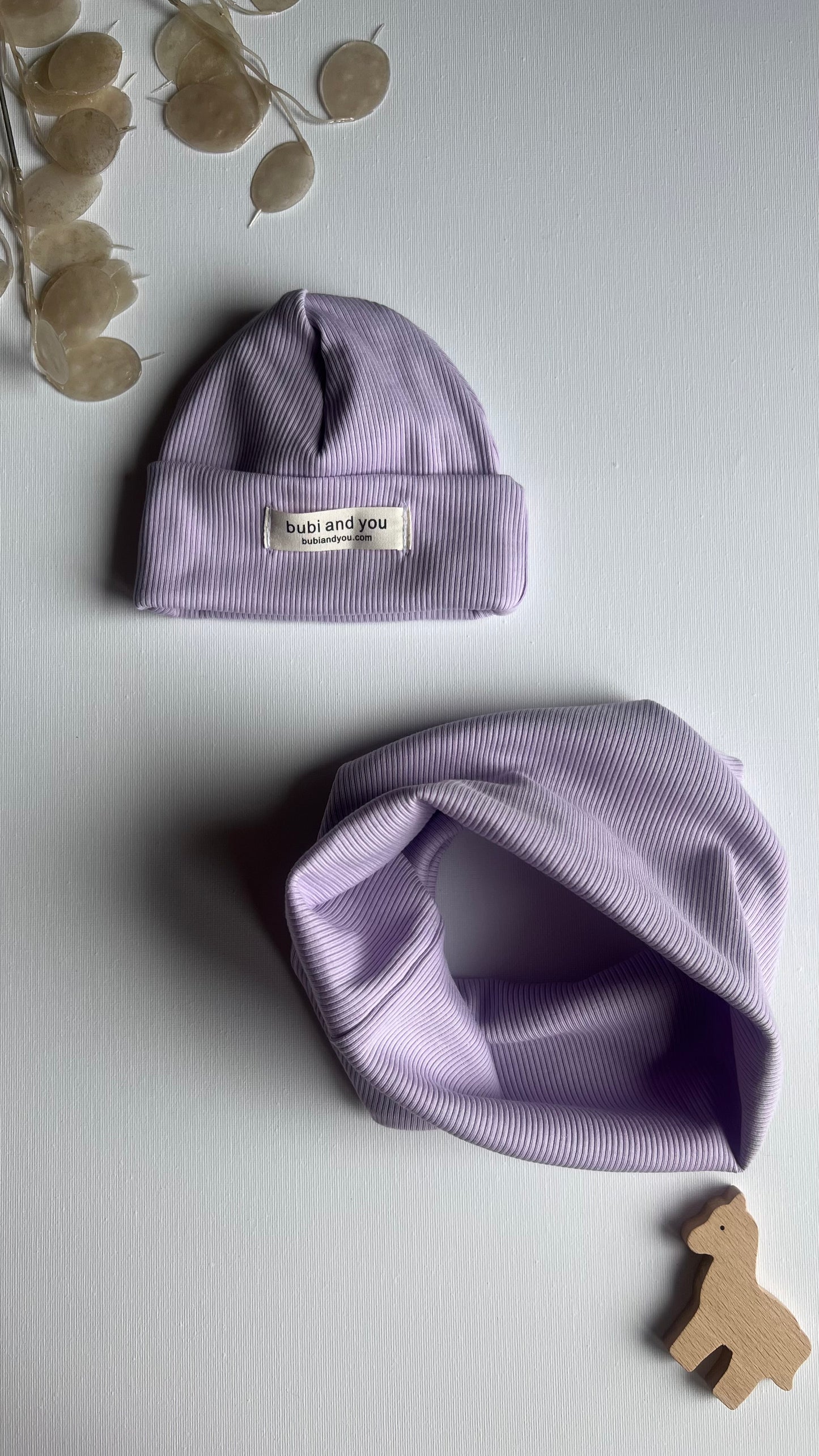 BEANIE MIT SCHAL- lila