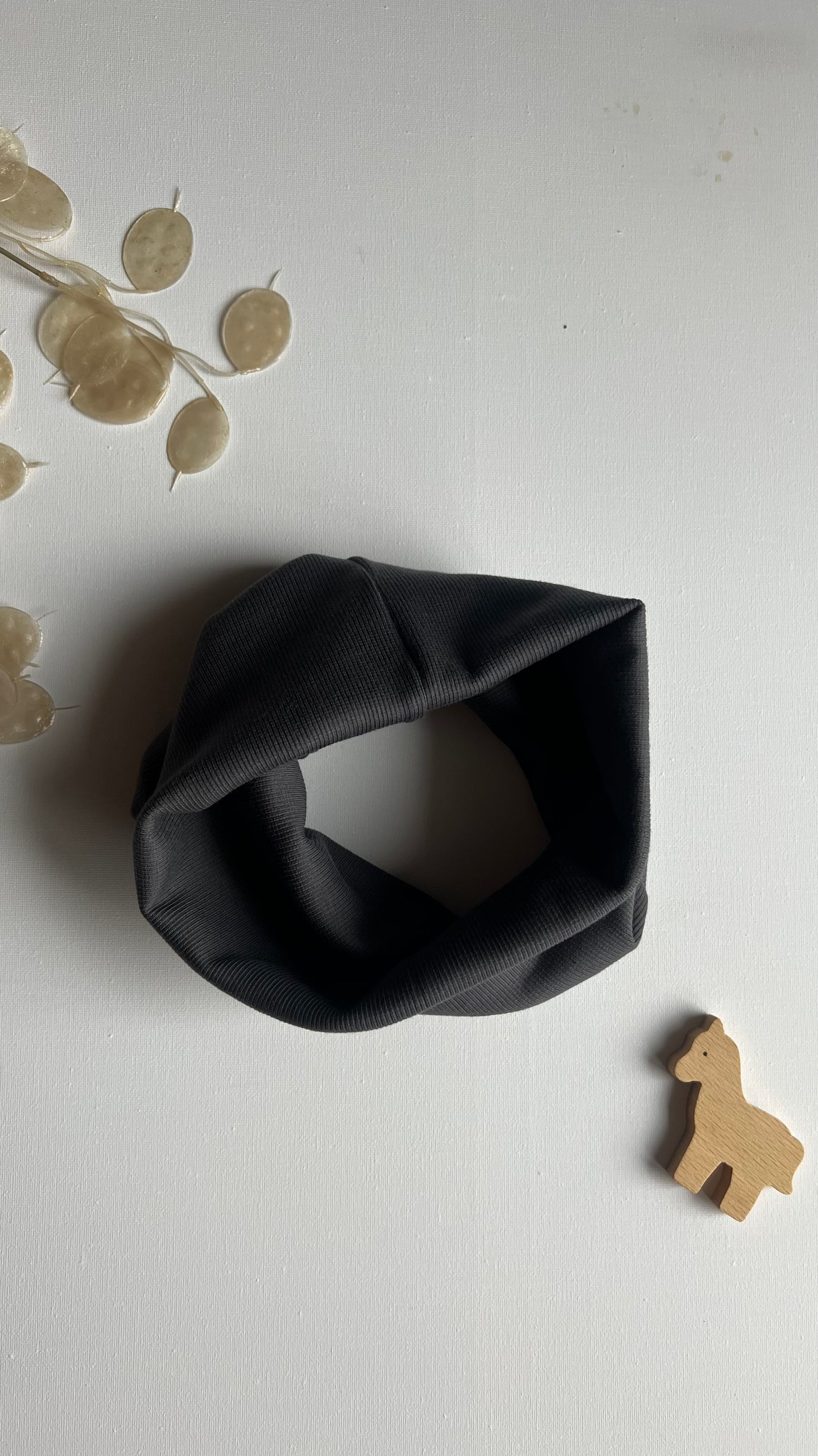 BEANIE MIT SCHAL- black
