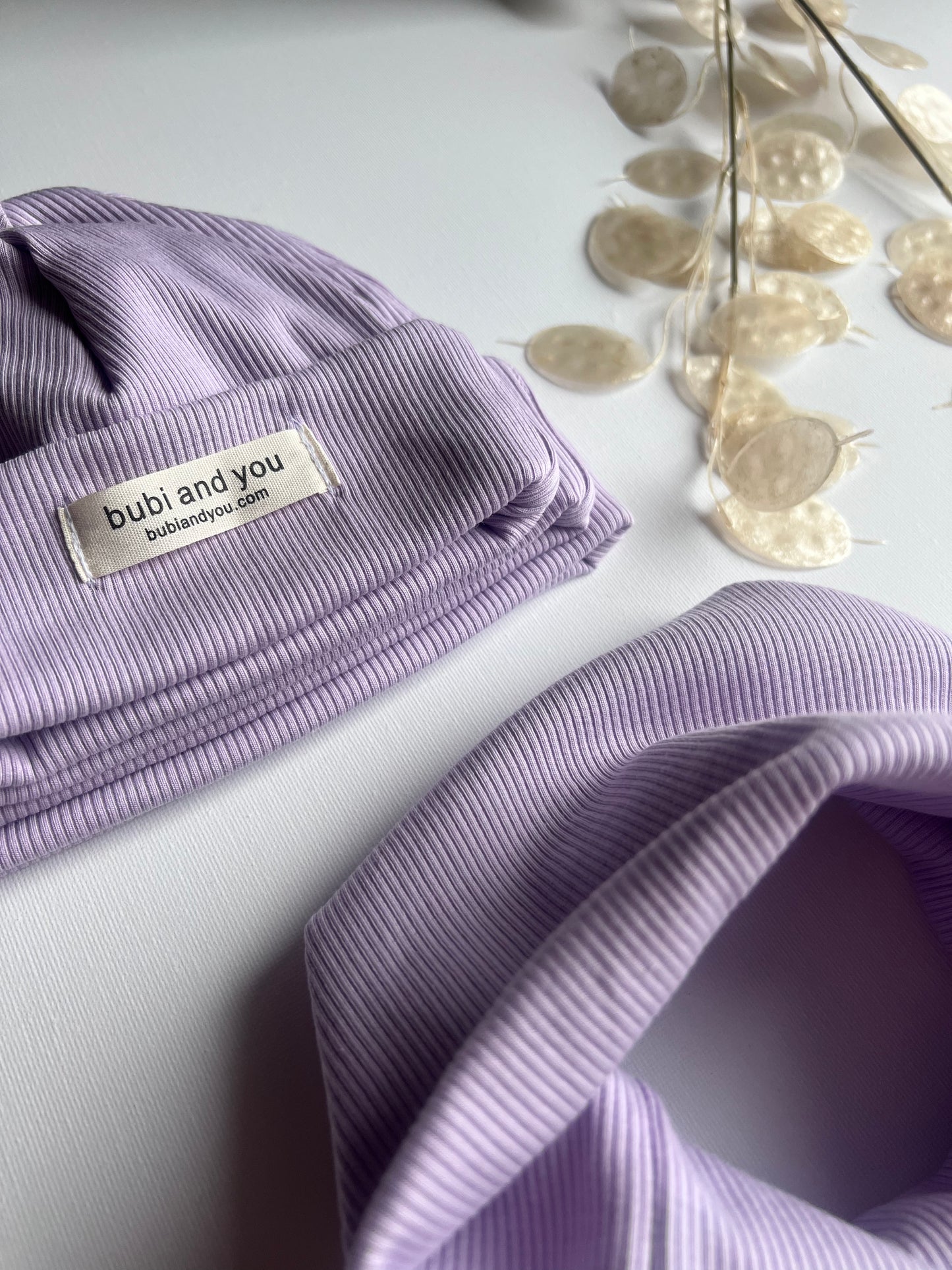 BEANIE MIT SCHAL- lila