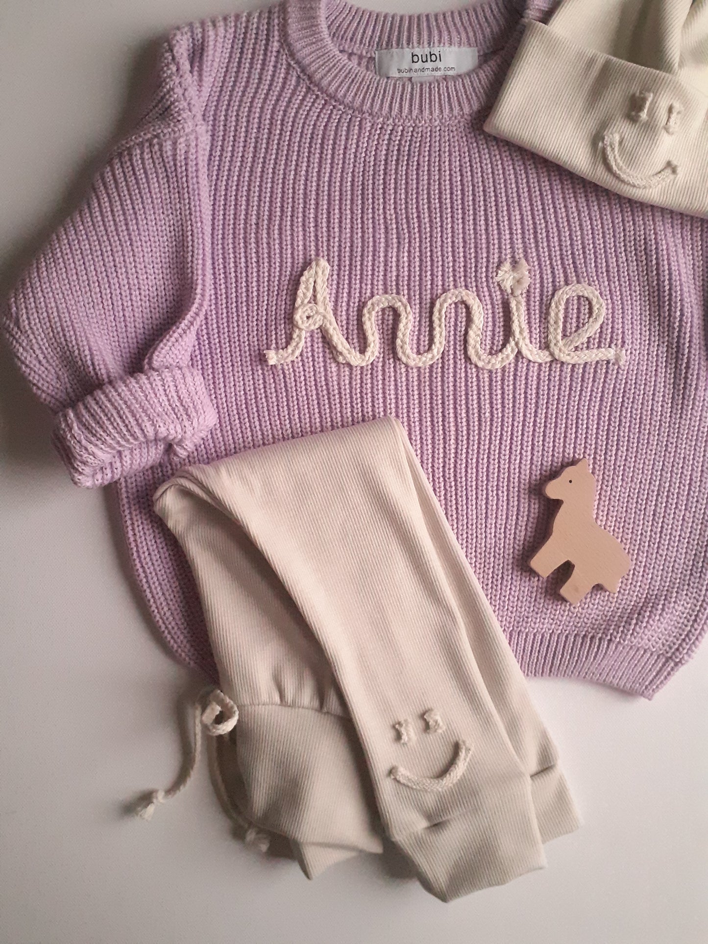 Personalisierter Baby- und Kinderpullover mit Namen, Motiv oder Wort, Namenspullover, Geschenk zur Geburt, Geburtstag, Taufe, lila