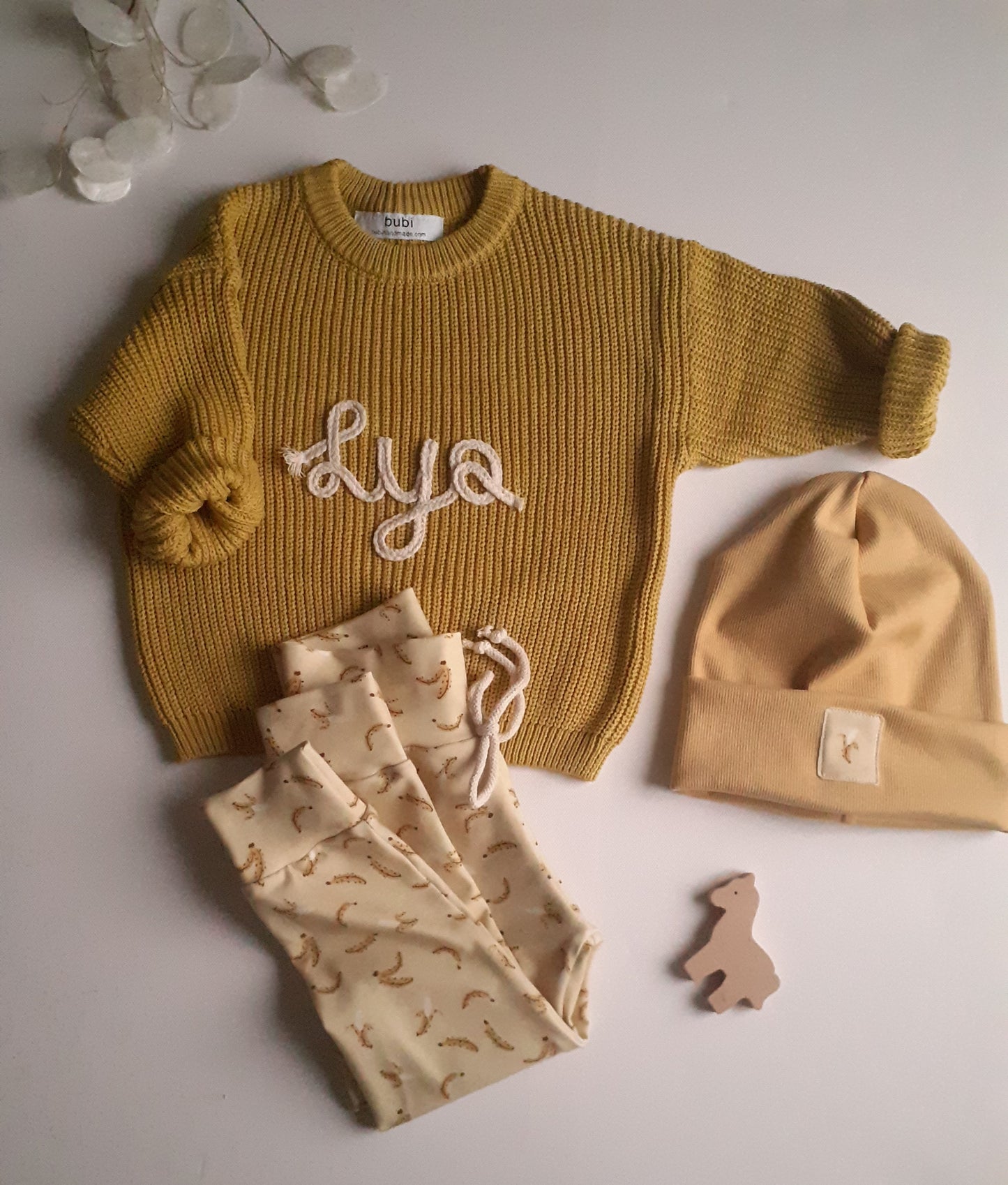 Personalisierter Baby- und Kinderpullover mit Namen, Motiv oder Wort, Namenspullover, Geschenk zur Geburt, Geburtstag, Taufe, senf