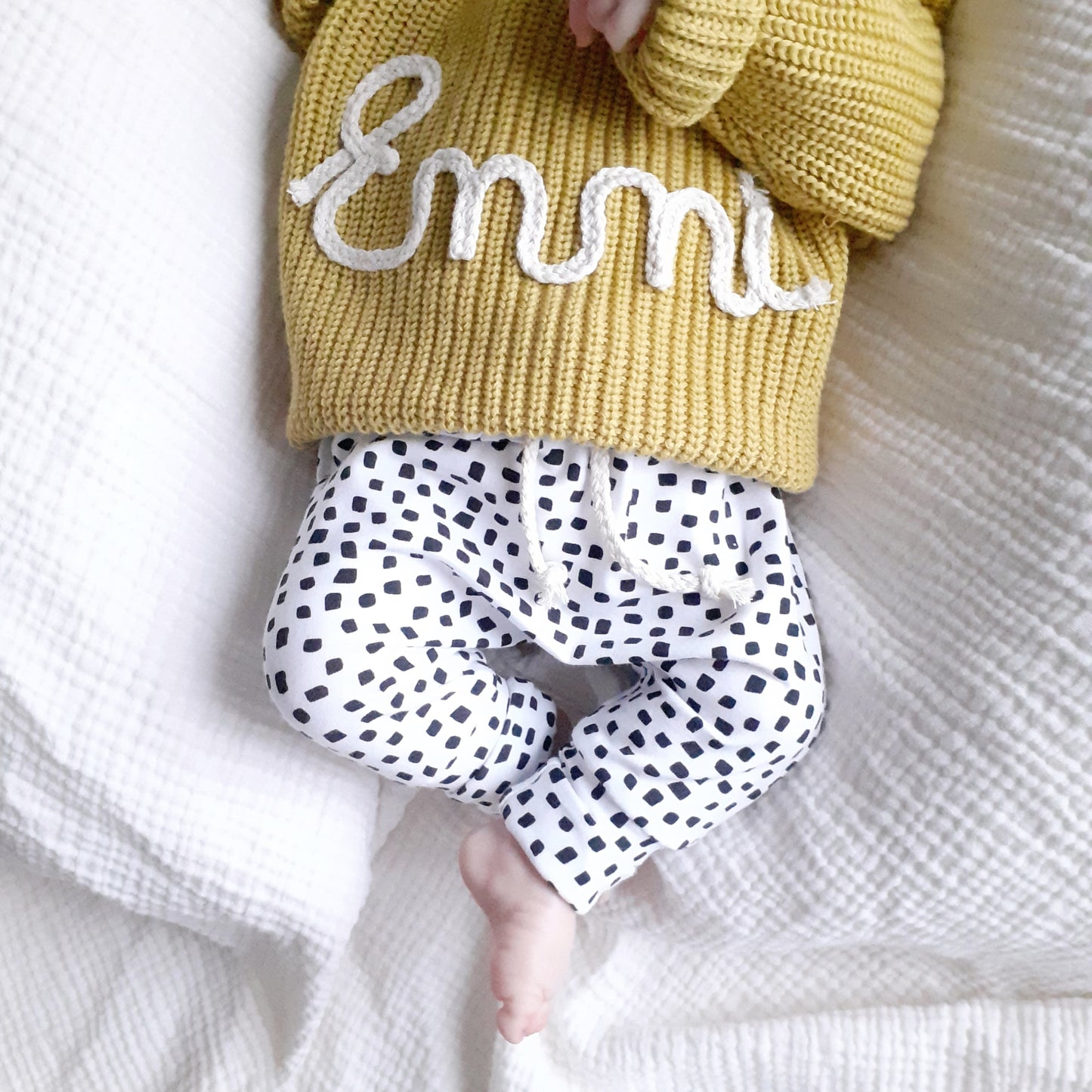 Personalisierter Baby- und Kinderpullover mit Namen, Motiv oder Wort, Namenspullover, Geschenk zur Geburt, Geburtstag, Taufe, senf