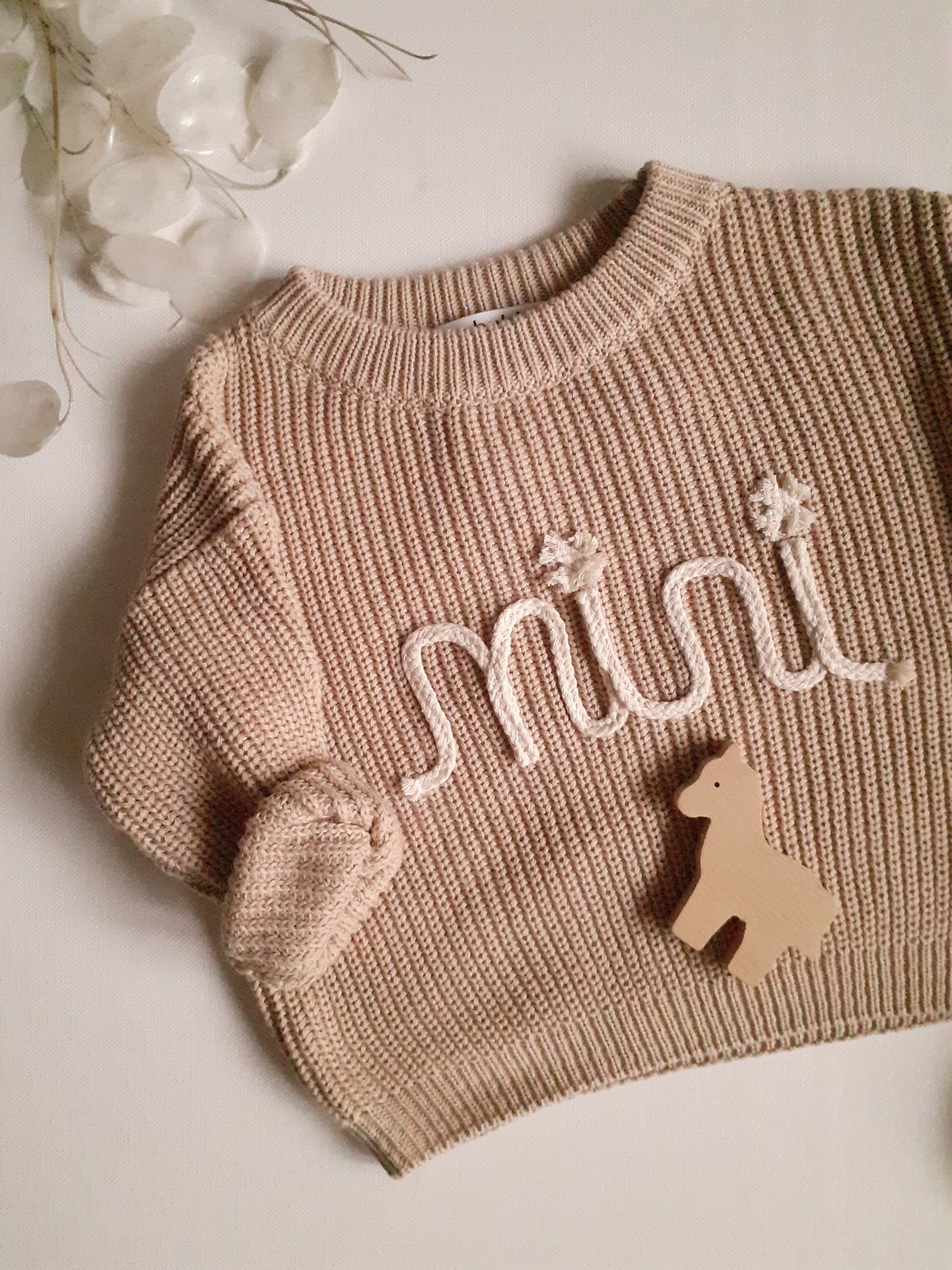 Personalisierter Baby- und Kinderpullover mit Namen, Motiv oder Wort, Namenspullover, Geschenk zur Geburt, Geburtstag, Taufe, karamel