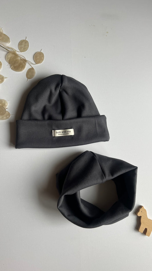 BEANIE MIT SCHAL- black