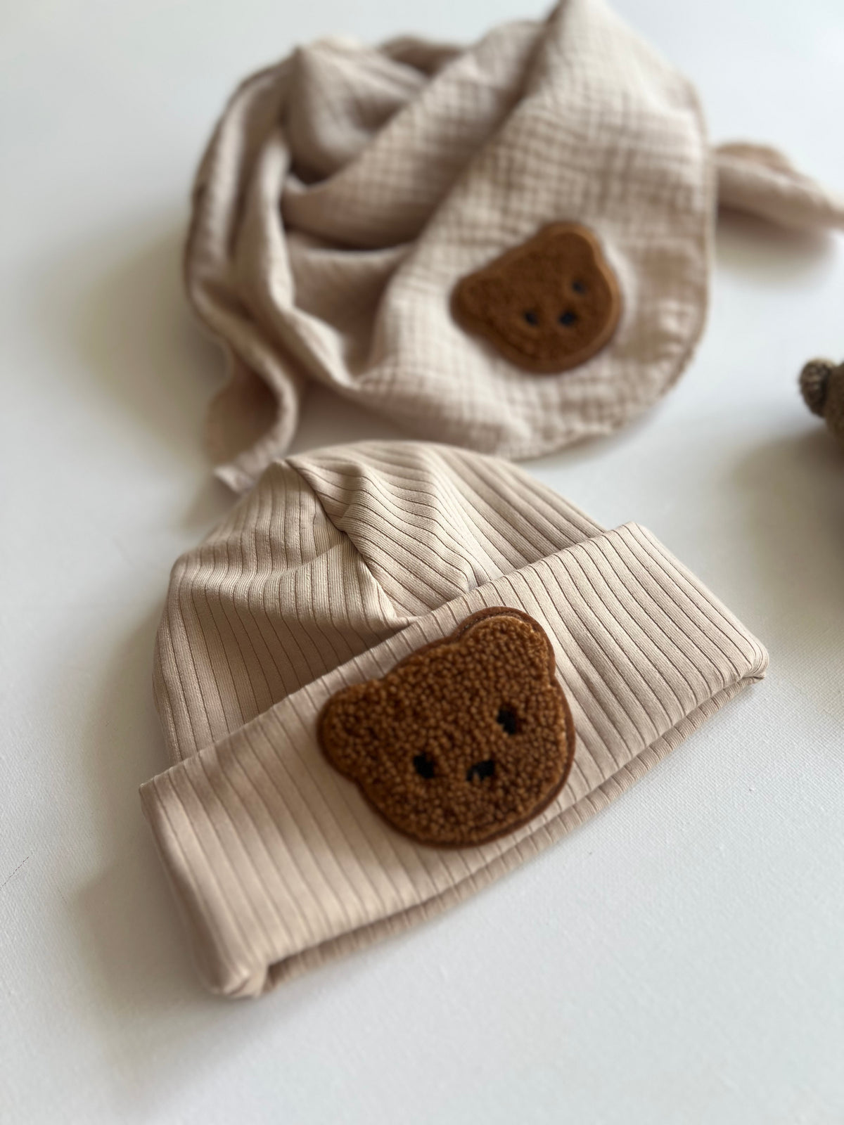 Bärchen Accessoires – Hellbeige | Beanie & Musselintuch