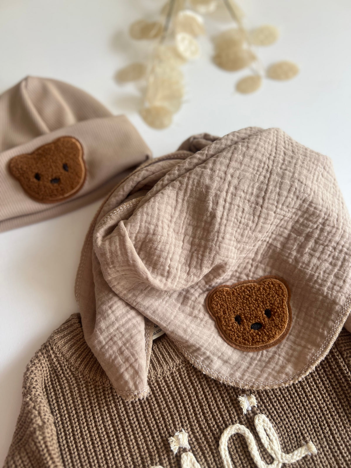 Bärchen Accessoires – Dunkelbeige | Beanie & Musselintuch
