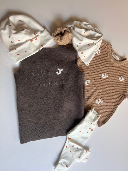 TO THE MOON AND BACK - ganze Outfit