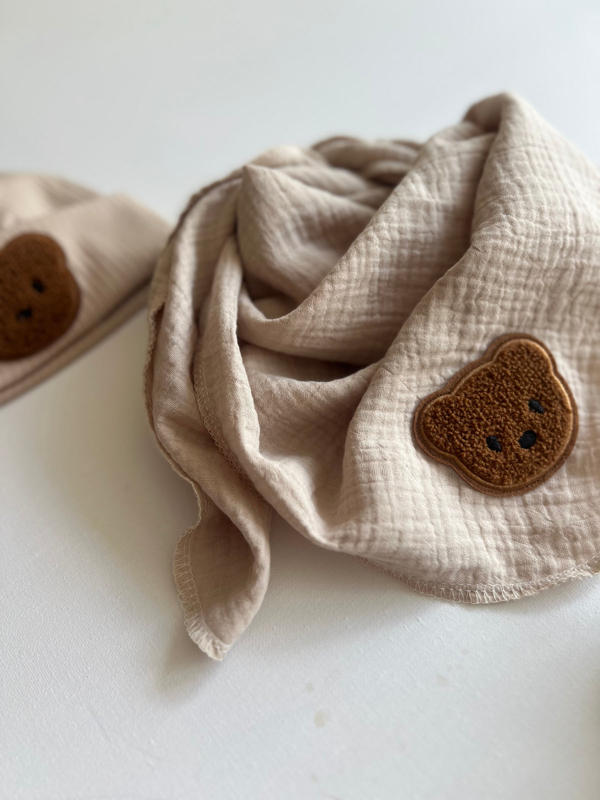 Bärchen Accessoires – Hellbeige | Beanie & Musselintuch