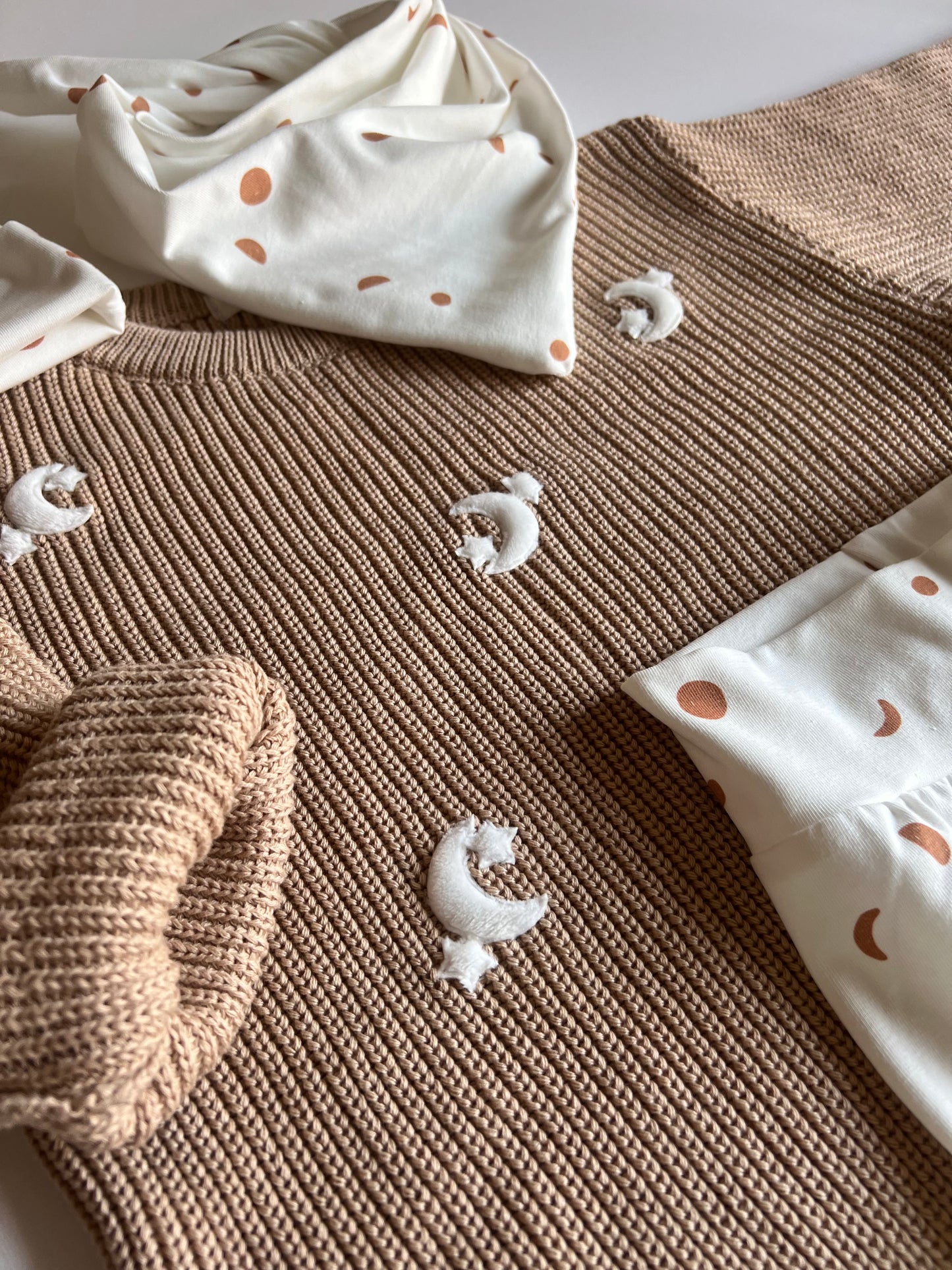 TO THE MOON AND BACK Strickpullover - Karamell