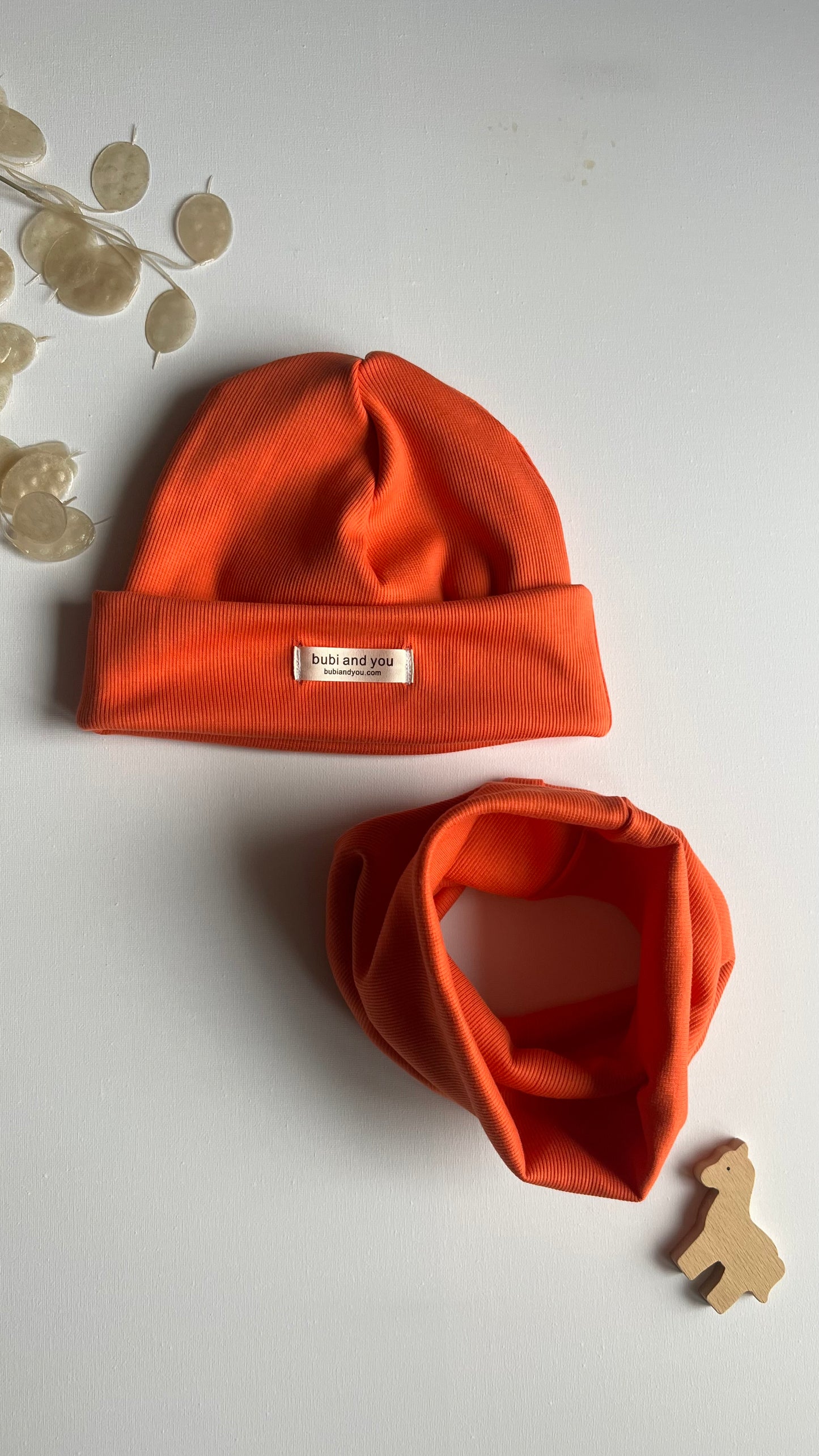 BEANIE MIT SCHAL- orange