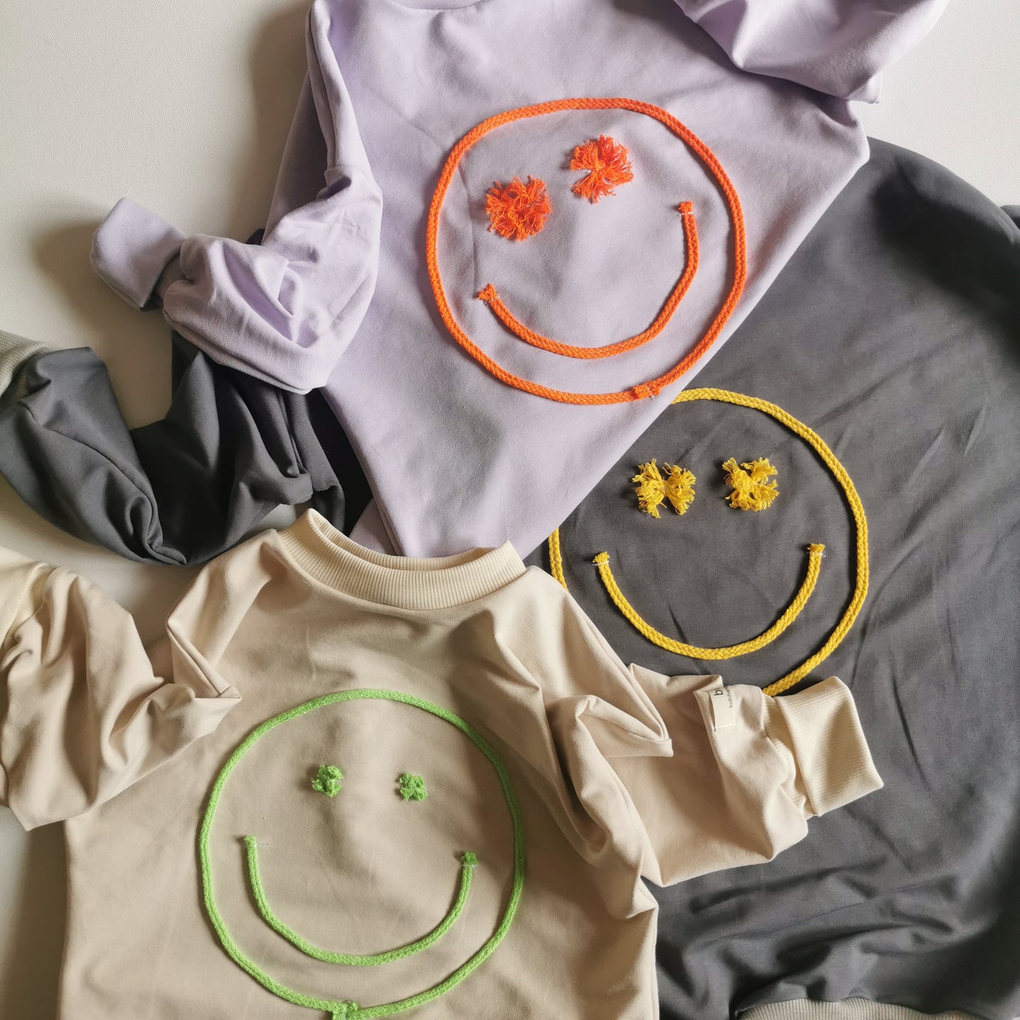 Top Sweater BE HAPPY  with SMILEY für Mamis+Papis